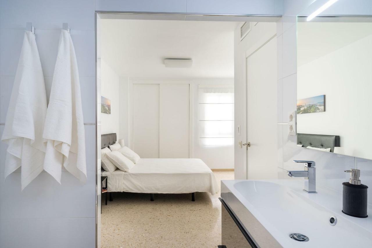 Arcos Beach Infostays - Free Parking Malaga Exterior photo